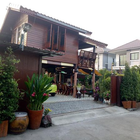 Ruenthip Homestay Bangkok Luaran gambar