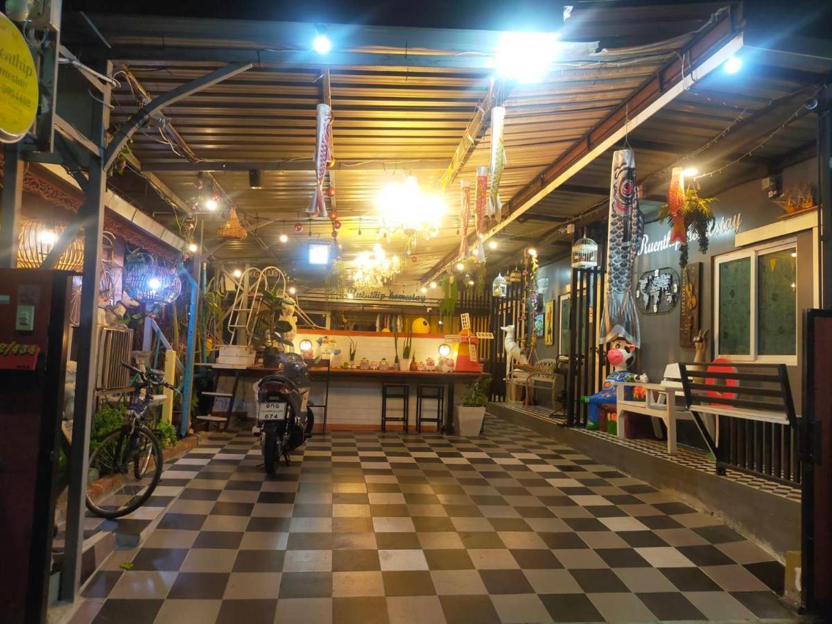 Ruenthip Homestay Bangkok Luaran gambar