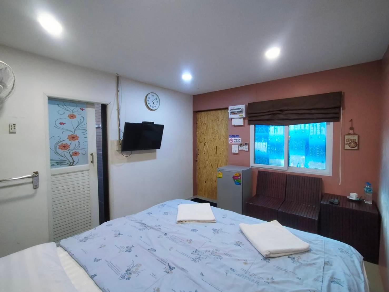 Ruenthip Homestay Bangkok Luaran gambar