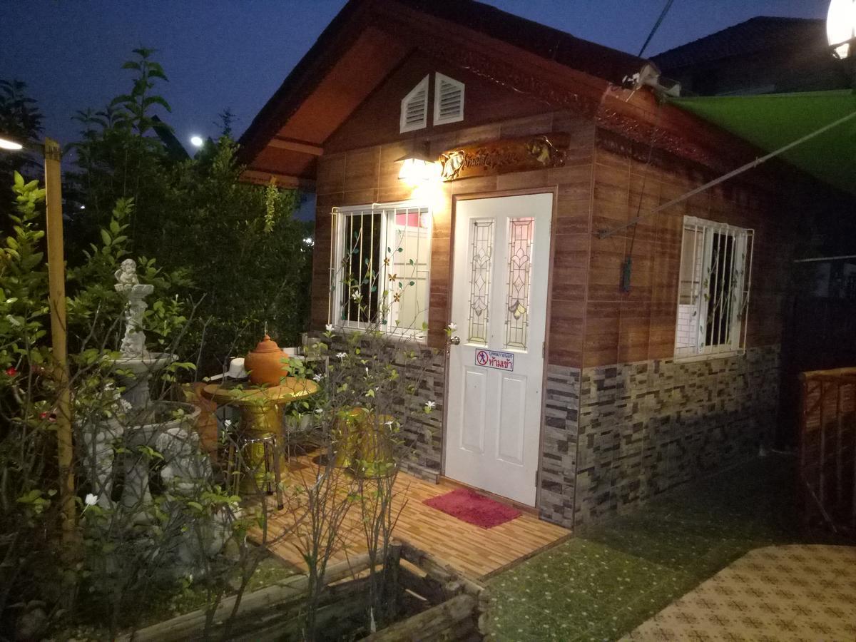 Ruenthip Homestay Bangkok Luaran gambar